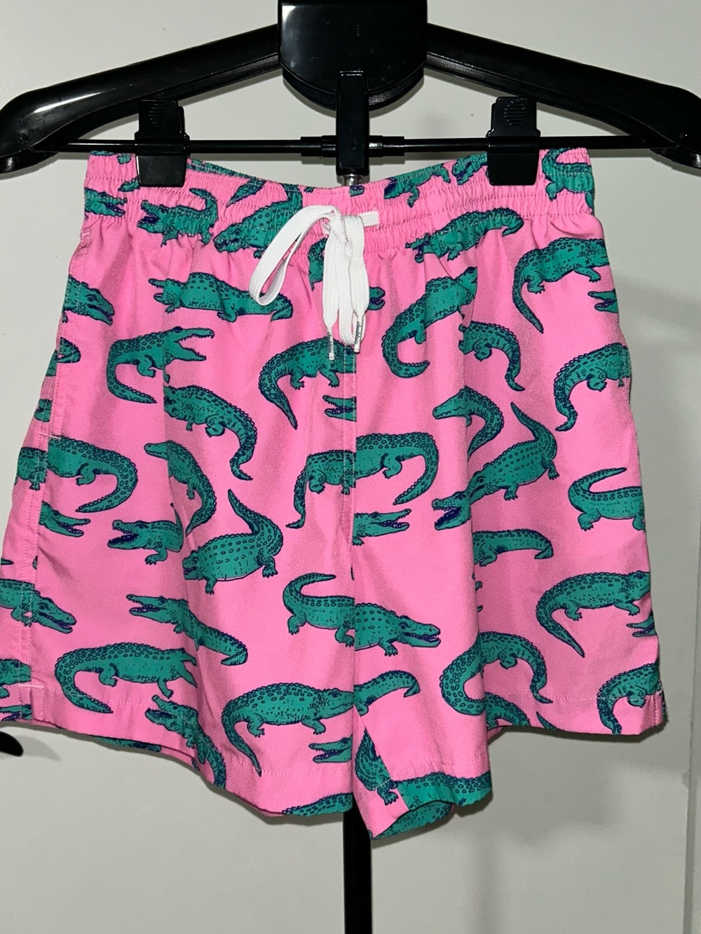 Chubbies Men’s Alligator Swim Shorts Pink Size M 5.5”